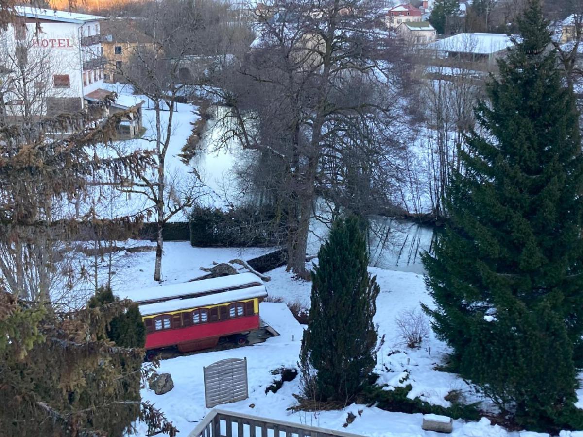 Hotel Restaurant Des Lacs Chaux-des-Crotenay Eksteriør billede